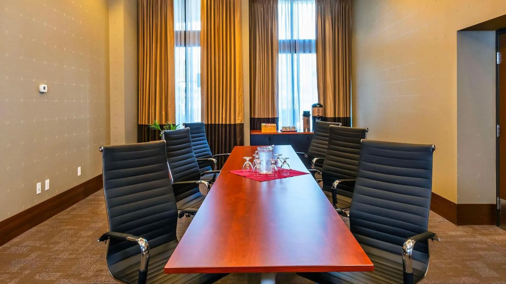 Grand Park Hotel Vancouver Airport, Ascend Hotel Collection Richmond 3*,  Canada